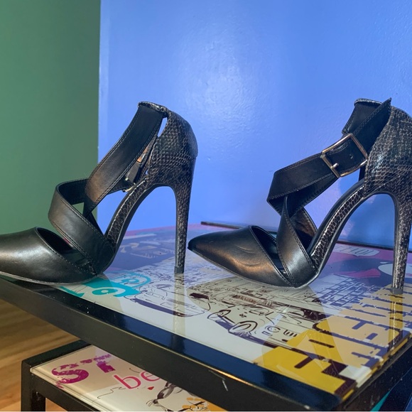 Elegant Black and snakeskin Strappy Heels - Picture 2 of 5
